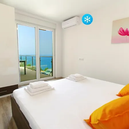 Apartment Superb Seaview A4+2 Id:240 Murter