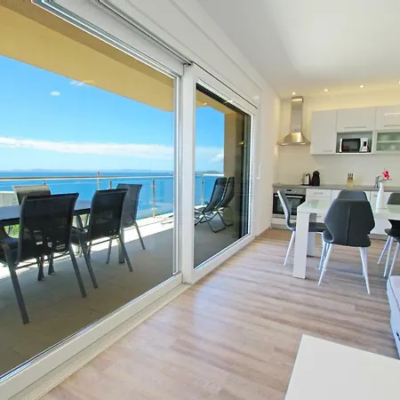 Superb Seaview A4+2 Id:240 *