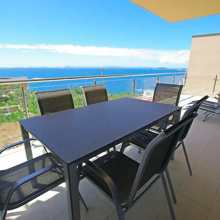 Superb Seaview A4+2 Id:240 * Murter