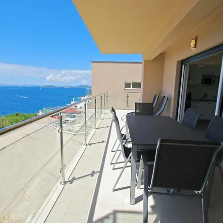 Superb Seaview A4+2 Id:240 *