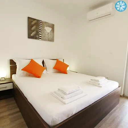 Superb Seaview A4+2 Id:240 Apartment Murter