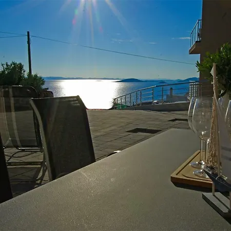 Superb Seaview A4+2 Id:240 *